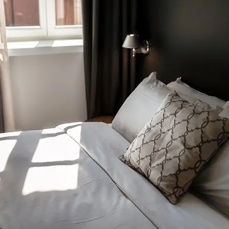 Shadows Of - By Myhomeincomo *