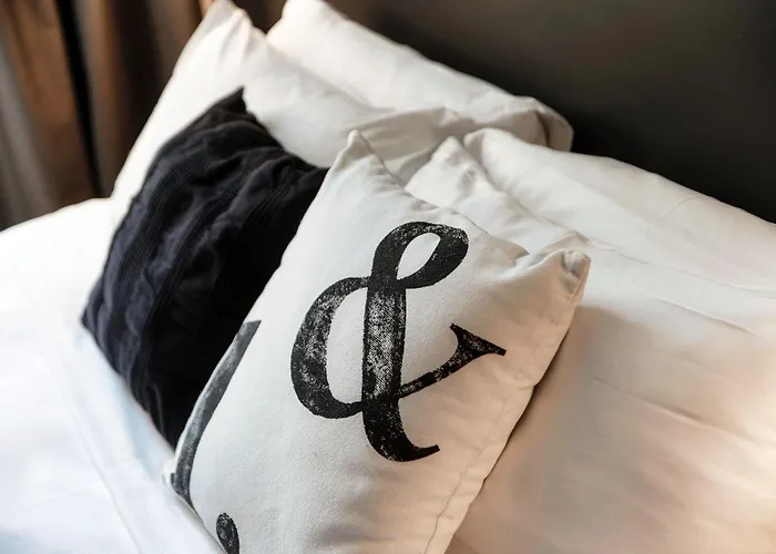 Shadows Of - By Myhomeincomo Como