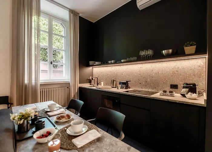 Apartamento Shadows Of - By Myhomeincomo Como