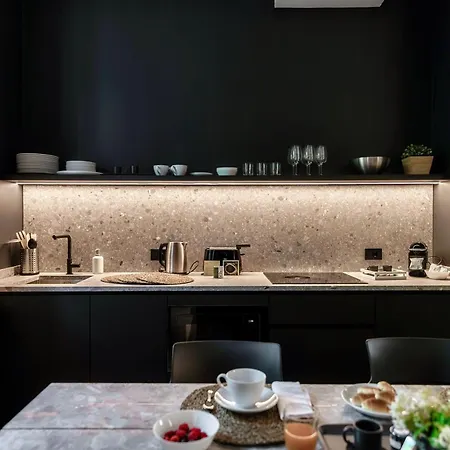 Shadows Of - By Myhomeincomo Lägenhet Como