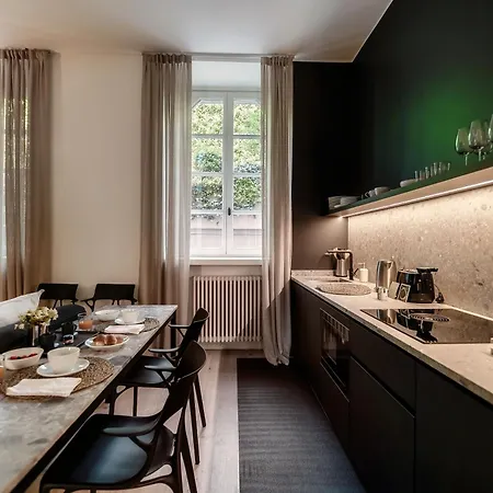 Shadows Of - By Myhomeincomo Lägenhet