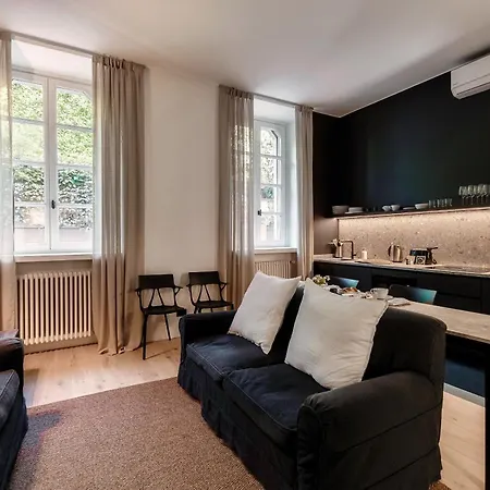 Shadows Of - By Myhomeincomo Lägenhet