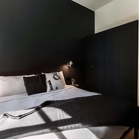 Shadows Of - By Myhomeincomo Appartement