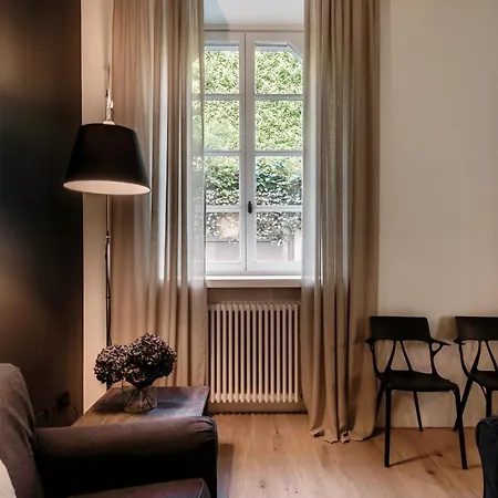 Shadows Of - By Myhomeincomo Appartement Como